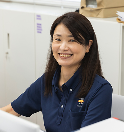 足立 愛子